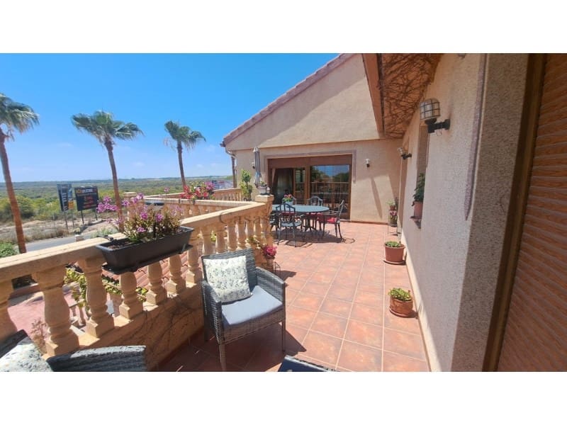 5 soveværelse Villa til salg i Orihuela Costa med swimmingpool garage - € 1.045.000 (Ref: 8611107)