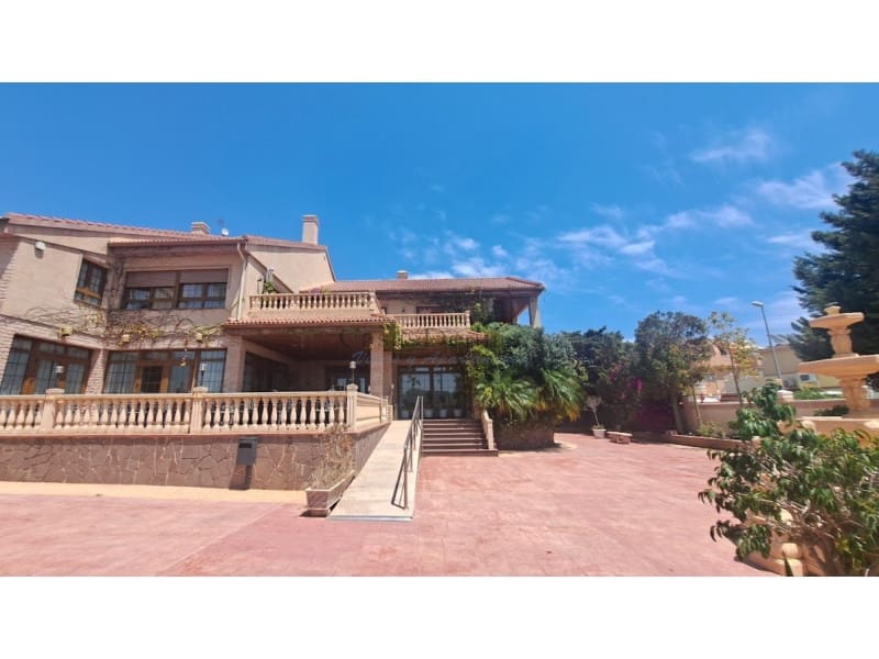 5 soveværelse Villa til salg i Orihuela Costa med swimmingpool garage - € 1.045.000 (Ref: 8611107)