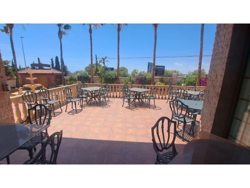 5 soveværelse Villa til salg i Orihuela Costa med swimmingpool garage - € 1.045.000 (Ref: 8611107)