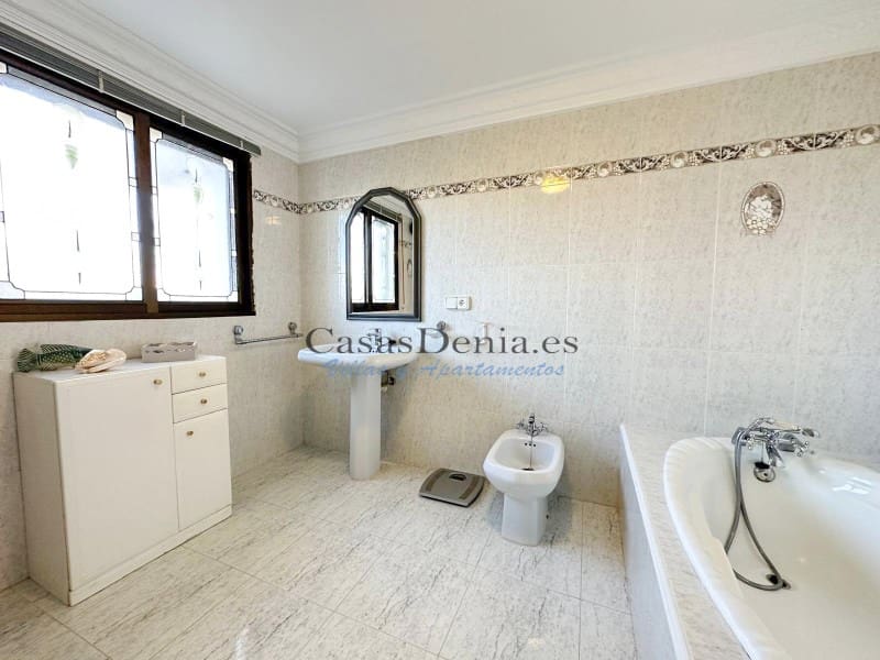 4 camera da letto Villa in vendita in Denia con piscina garage - 890.000 € (Rif: 9294474)