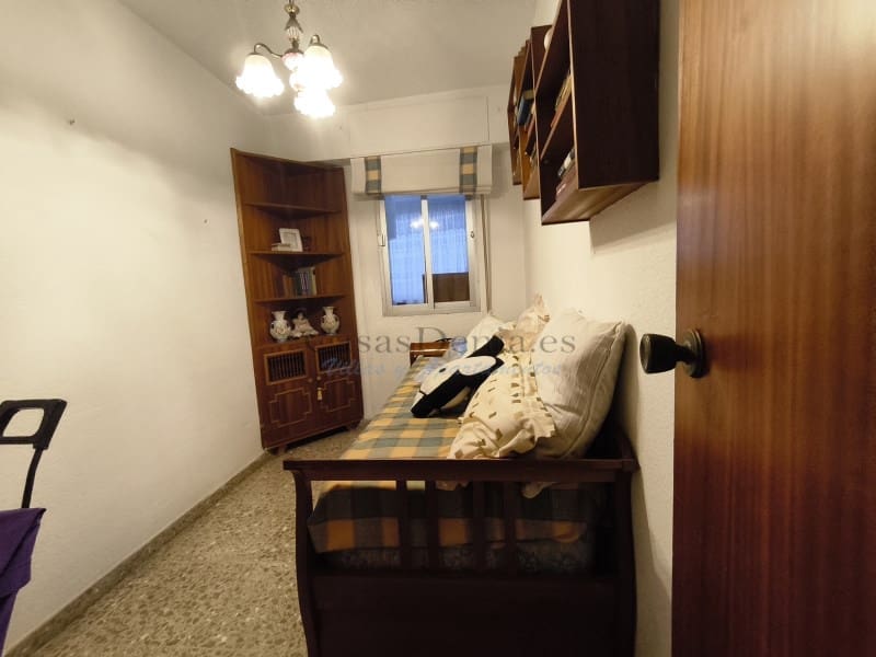 Piso de 3 habitaciones en Dénia en venta - 280.000 € (Ref: 9468424)
