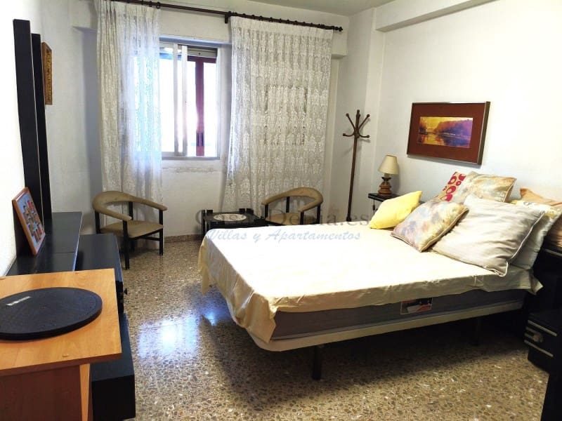 Piso de 3 habitaciones en Dénia en venta - 280.000 € (Ref: 9468424)