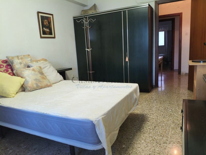 Piso de 3 habitaciones en Dénia en venta - 280.000 € (Ref: 9468424)