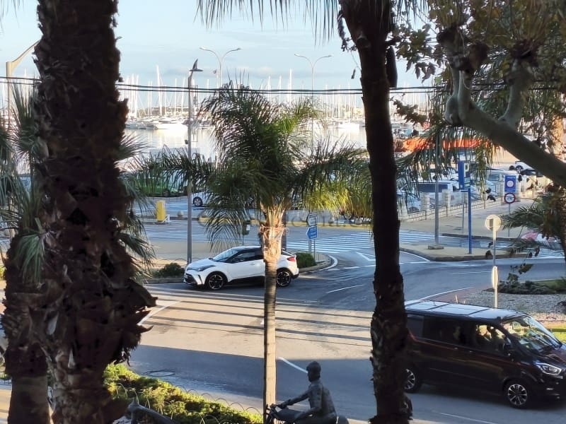 Piso de 3 habitaciones en Dénia en venta - 280.000 € (Ref: 9468424)