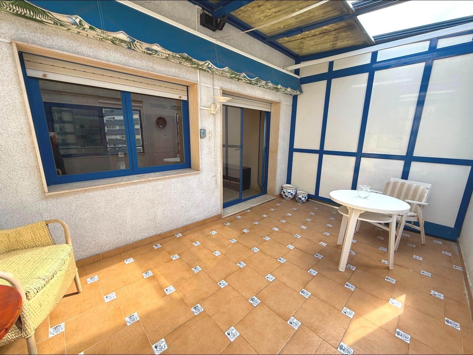 Ático de 2 habitaciones en Alicante / Alacant ciudad en alquiler con garaje - 1.200 € (Ref: 10009158)