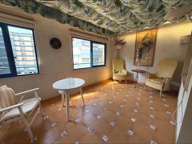 2 Zimmer Penthouse zu vermieten in Alicante / Alacant Stadt mit Garage - 1.200 € (Ref: 10009158)
