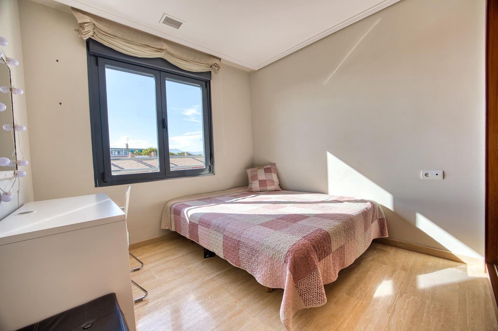 3 bedroom Flat for sale in Playa de Muchavista with pool garage - € 670,000 (Ref: 10011519)