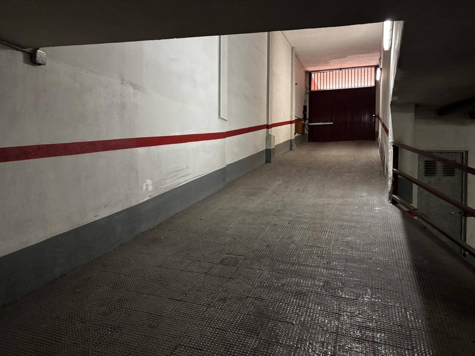 Garage for rent in Alicante / Alacant city - € 120 (Ref: 10015643)