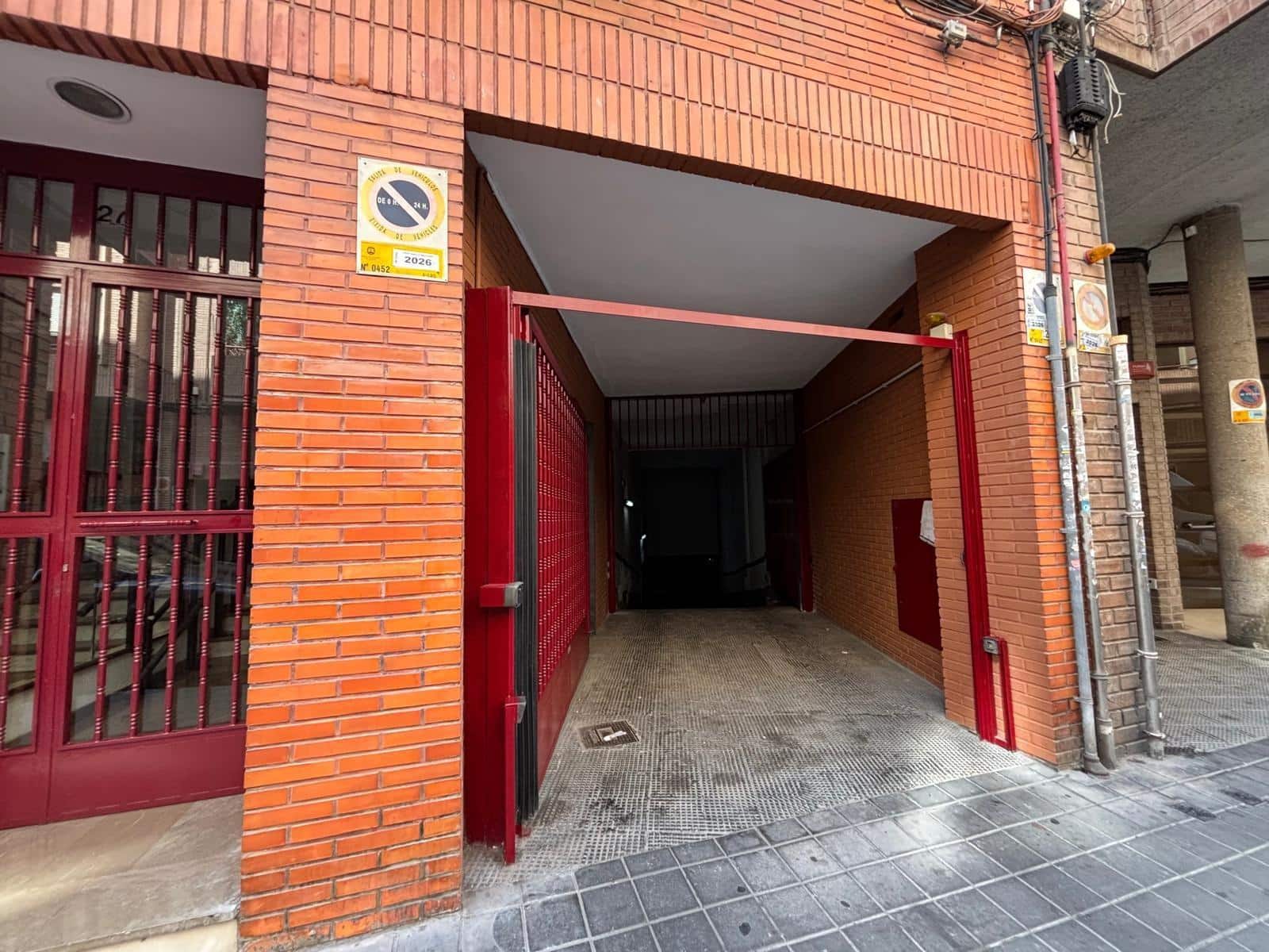 Garage for rent in Alicante / Alacant city - € 120 (Ref: 10015643)