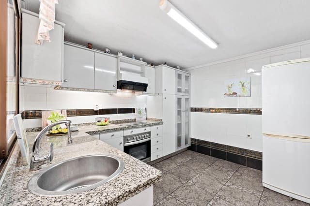 4 soveværelse Lejlighed til salg i Alicante by med garage - € 255.900 (Ref: 10017570)