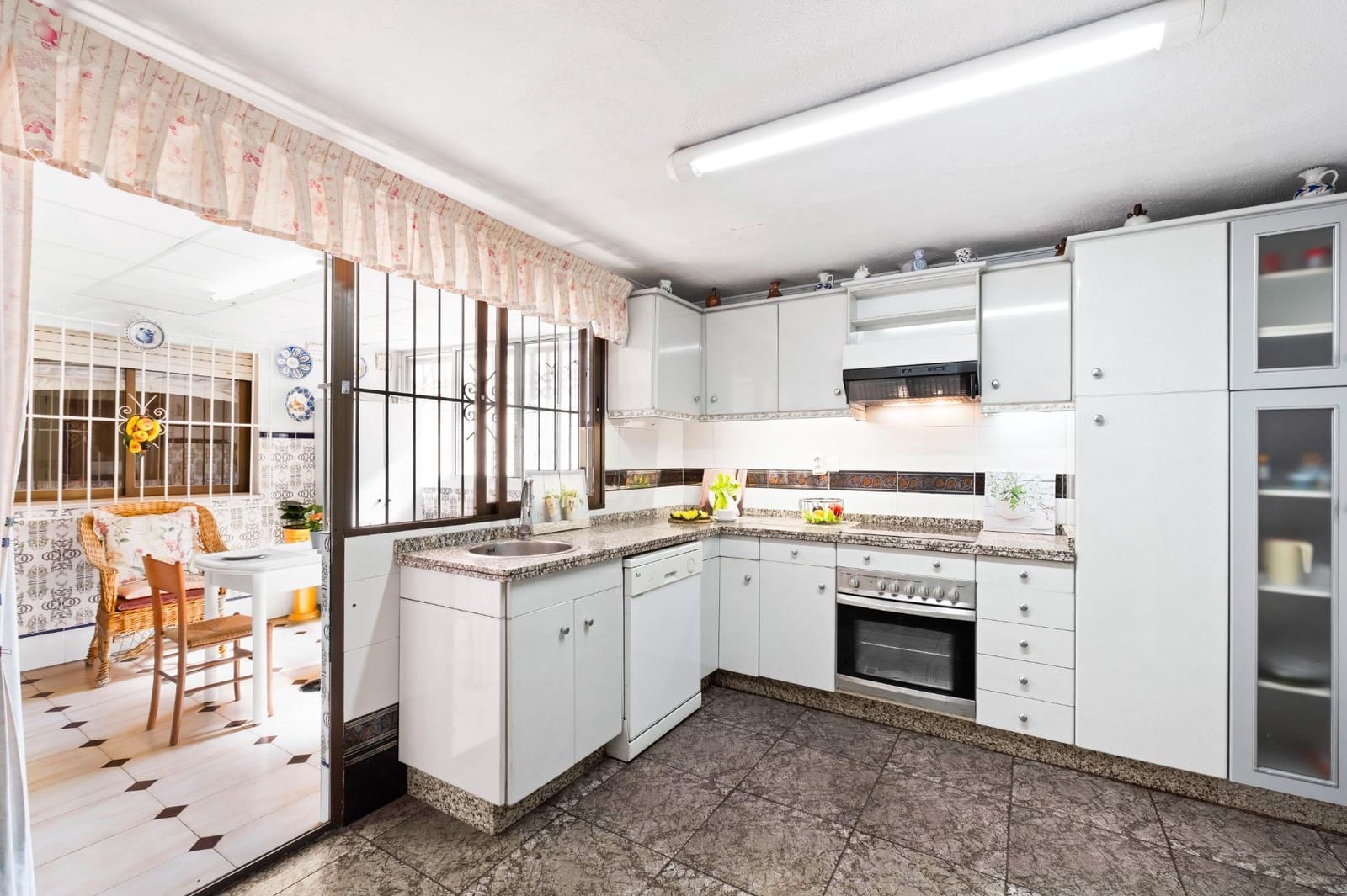 4 soveværelse Lejlighed til salg i Alicante by med garage - € 255.900 (Ref: 10017570)