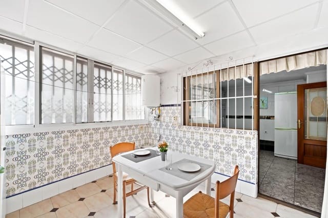4 soveværelse Lejlighed til salg i Alicante by med garage - € 255.900 (Ref: 10017570)