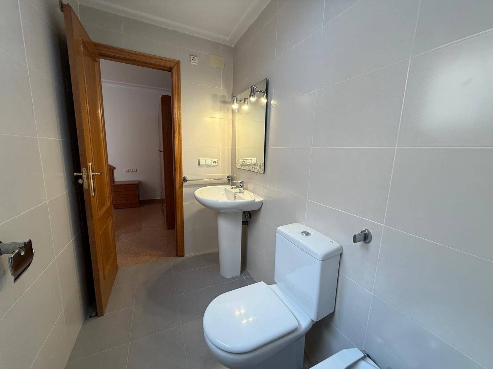 Piso de 3 habitaciones en Torrellano en alquiler con garaje - 860 € (Ref: 10049376)