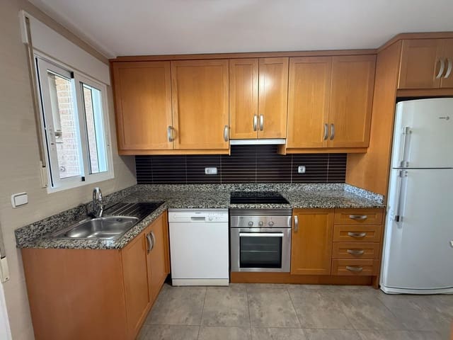 Piso de 2 habitaciones en Torrellano, Elche / Elx en alquiler con garaje - 860 € (Ref: 10049376)