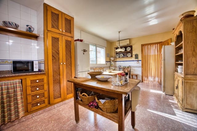 4 soverom Villa til salgs i Rabasa, Alicante by - € 585 000 (Ref: 10055364)