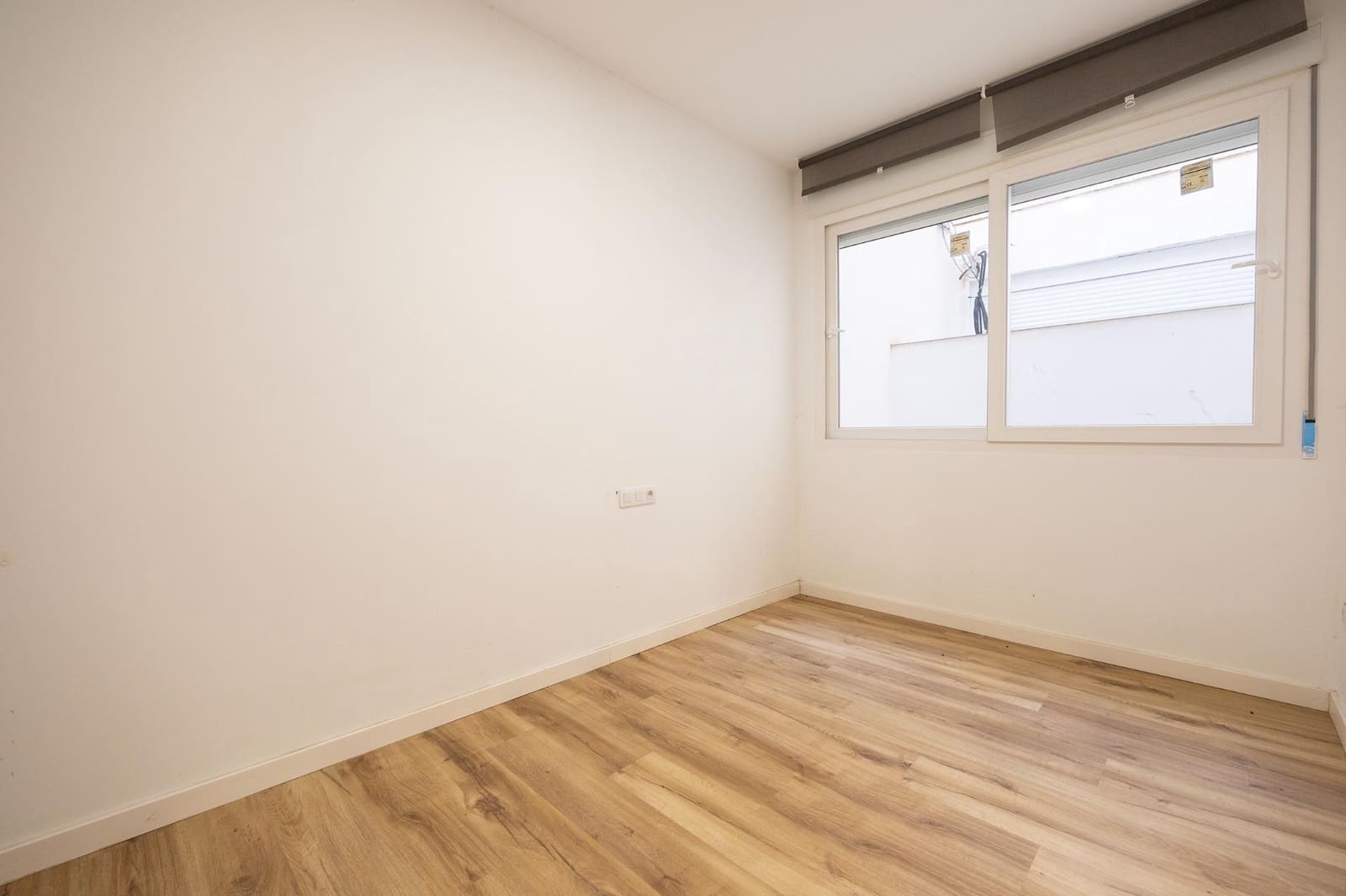 2 bedroom Office for rent in Alicante / Alacant city - € 1,000 (Ref: 10109766)