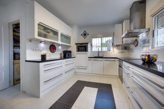 3 soveværelse Villa til salg i Busot med swimmingpool garage - € 380.000 (Ref: 10153690)