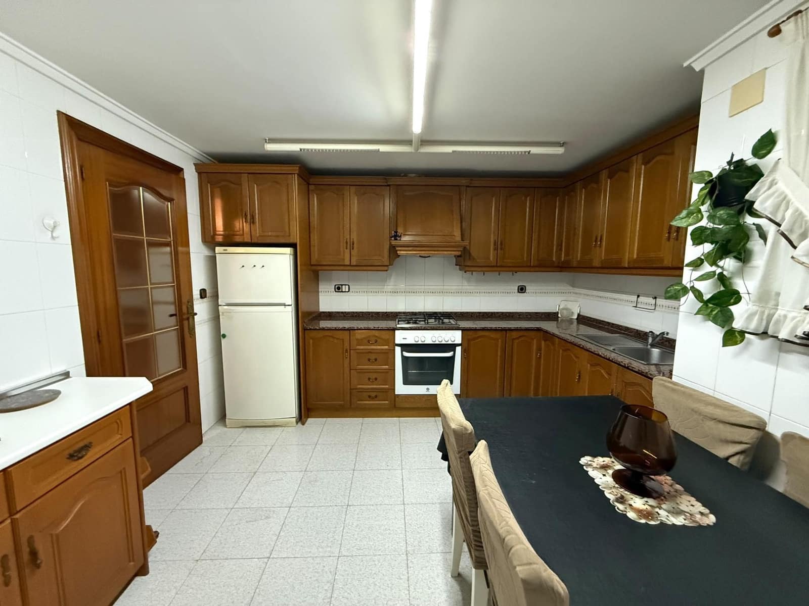 4 bedroom Flat for rent in Alicante / Alacant city - € 1,150 (Ref: 10161560)