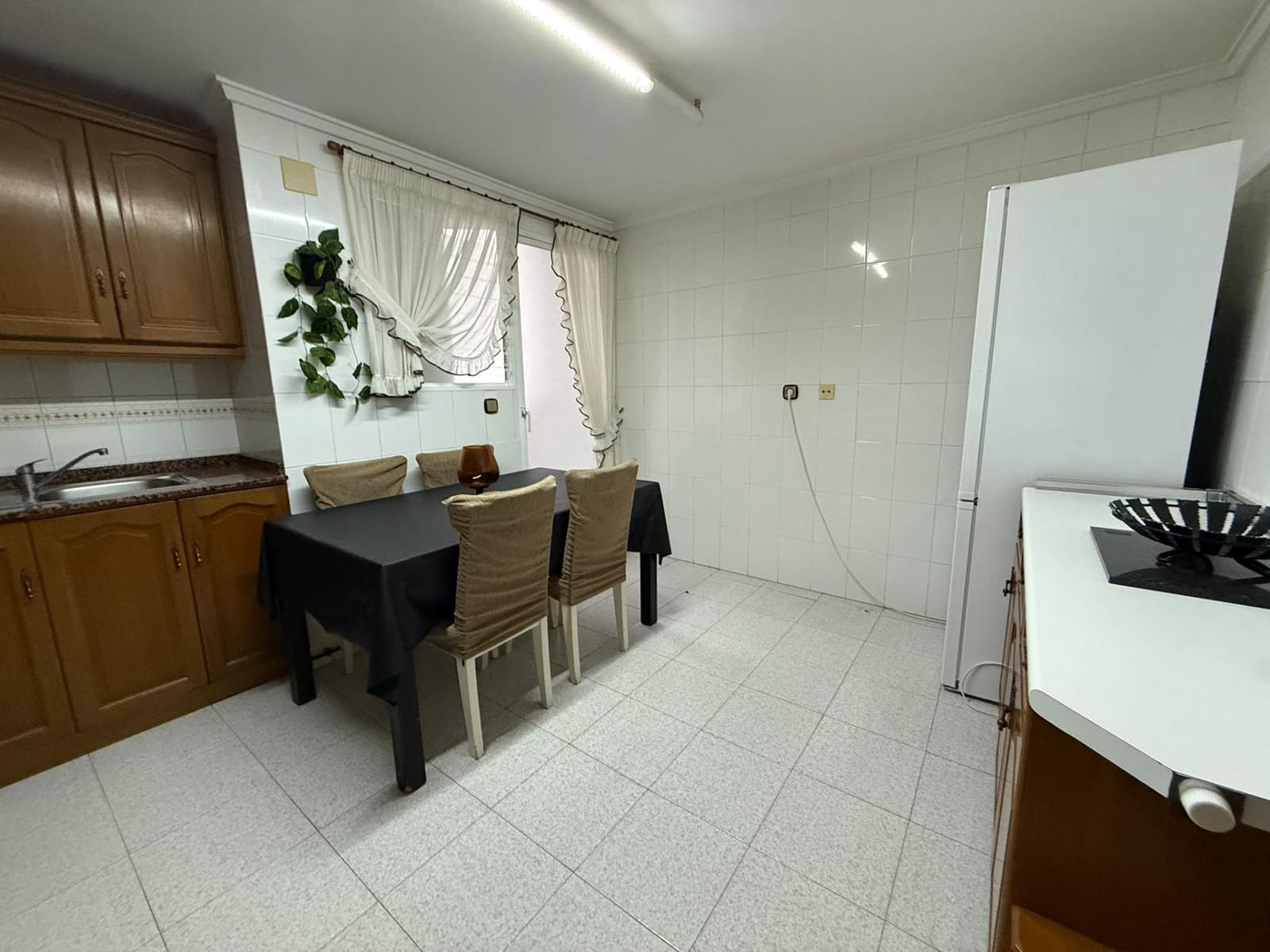 4 bedroom Flat for rent in Alicante / Alacant city - € 1,150 (Ref: 10161560)