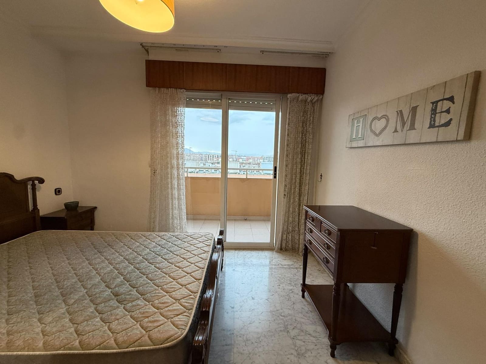 4 bedroom Flat for rent in Alicante / Alacant city - € 1,150 (Ref: 10161560)