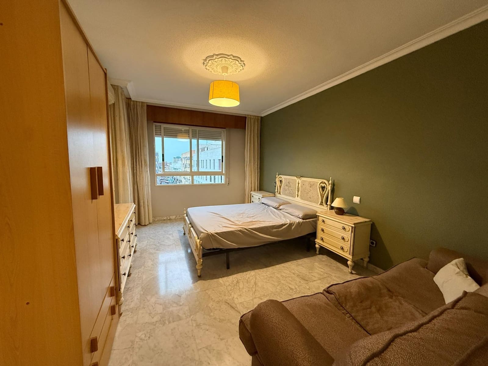 4 bedroom Flat for rent in Alicante / Alacant city - € 1,150 (Ref: 10161560)