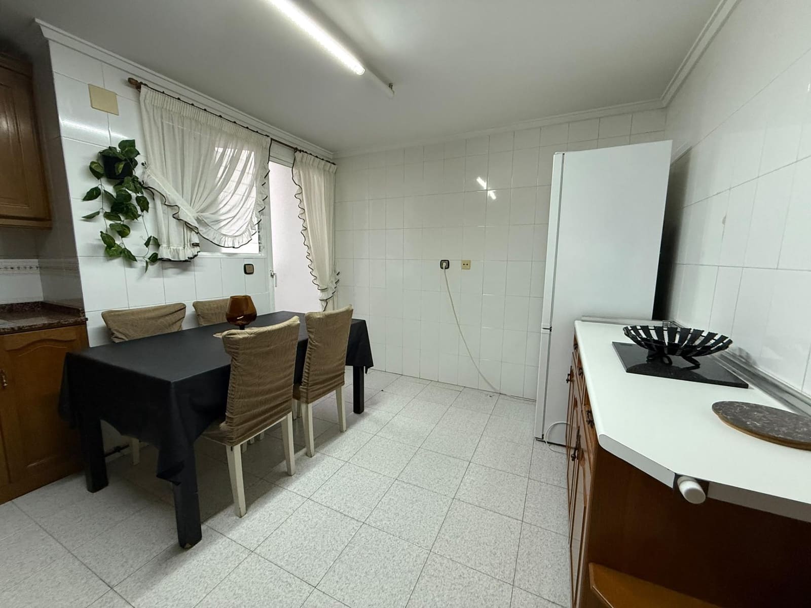 4 bedroom Flat for rent in Alicante / Alacant city - € 1,150 (Ref: 10161560)