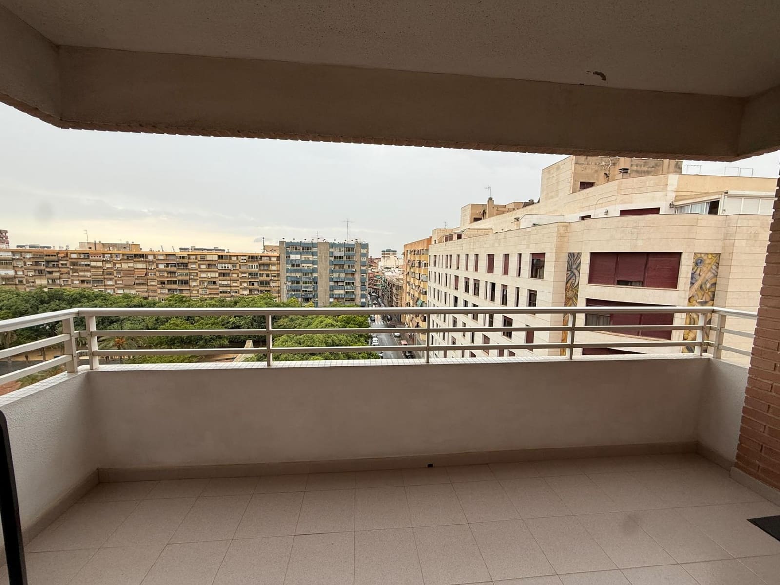 4 bedroom Flat for rent in Alicante / Alacant city - € 1,150 (Ref: 10161560)