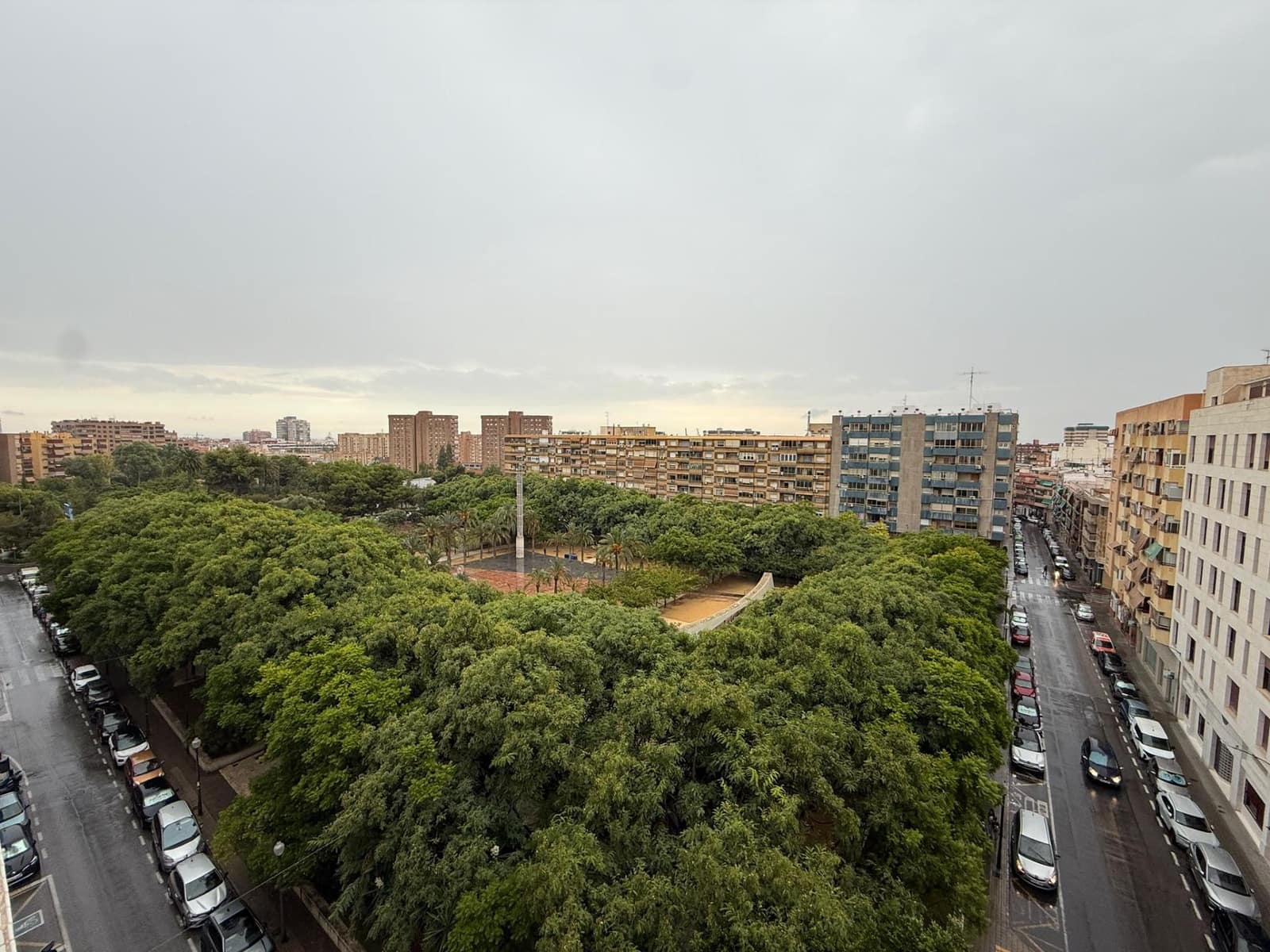 4 bedroom Flat for rent in Alicante / Alacant city - € 1,150 (Ref: 10161560)