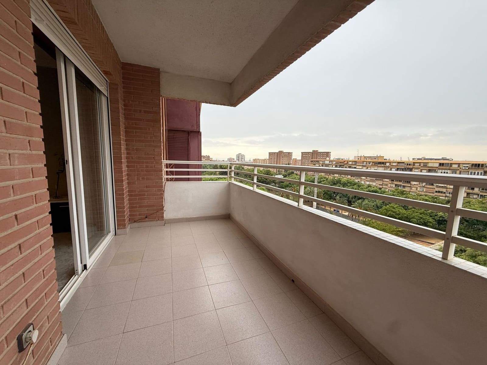 4 bedroom Flat for rent in Alicante / Alacant city - € 1,150 (Ref: 10161560)