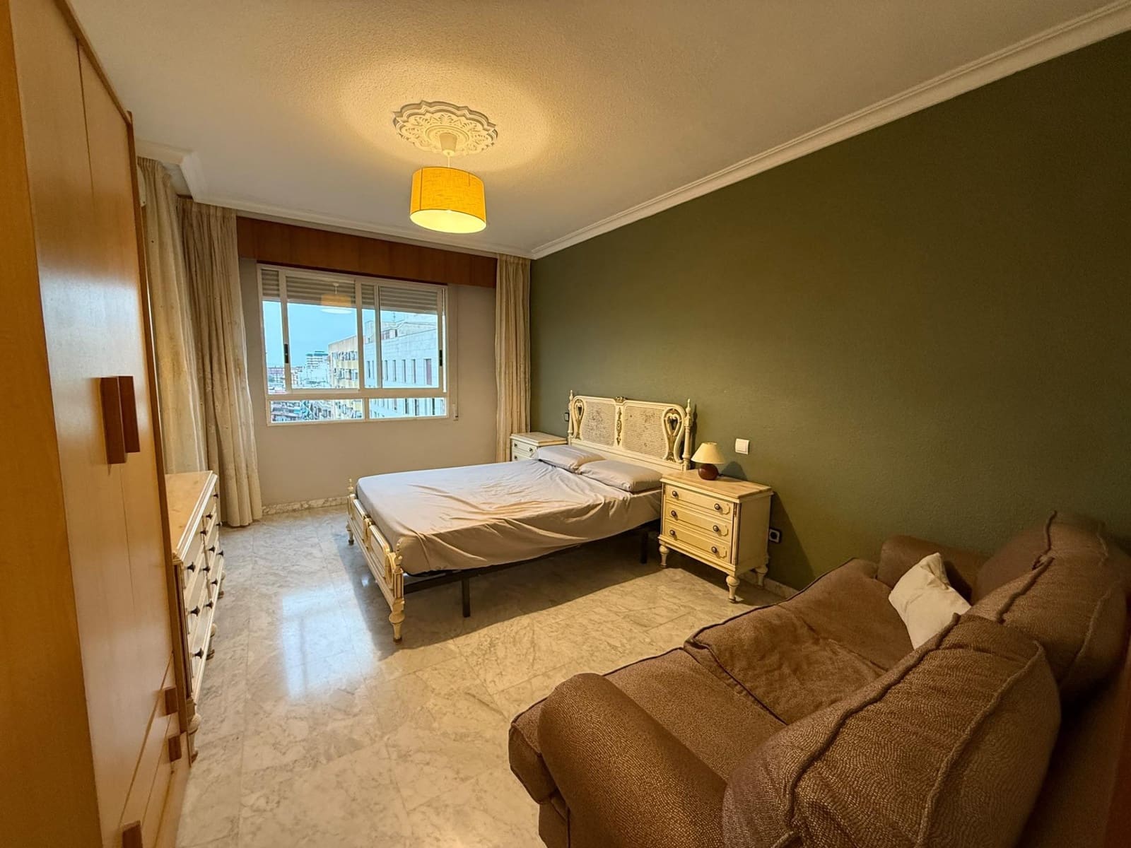 4 bedroom Flat for rent in Alicante / Alacant city - € 1,150 (Ref: 10161560)