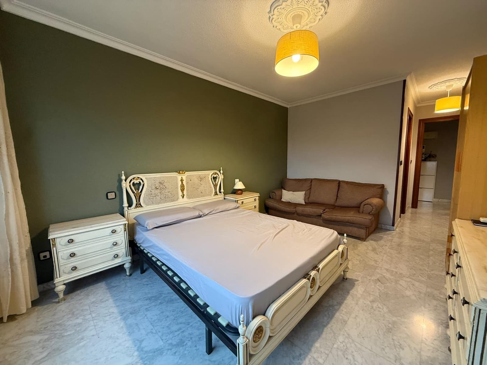 4 bedroom Flat for rent in Alicante / Alacant city - € 1,150 (Ref: 10161560)