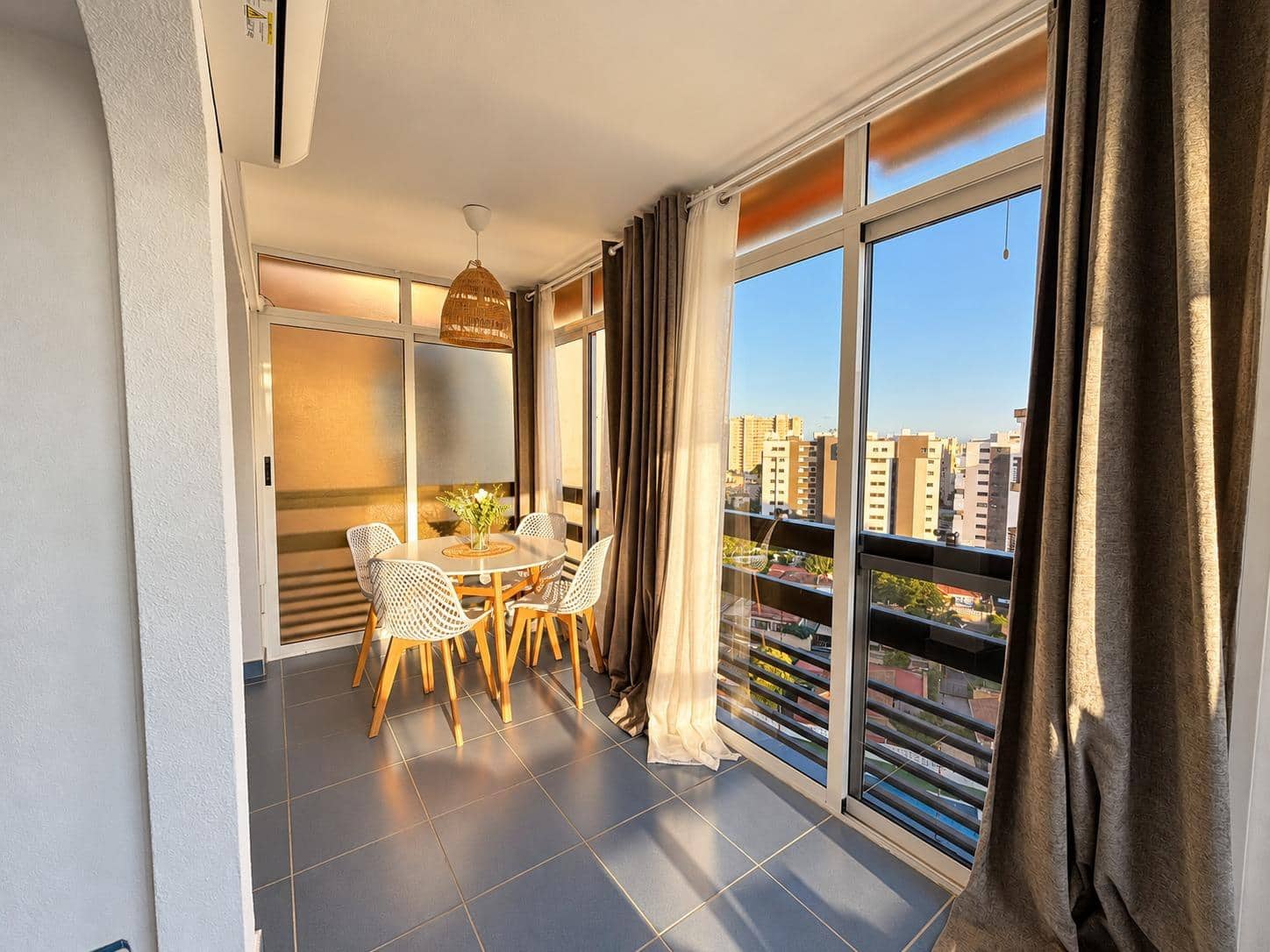 1 soverom Leilighet til salgs i Alicante by med svømmebasseng - € 245 000 (Ref: 10174027)