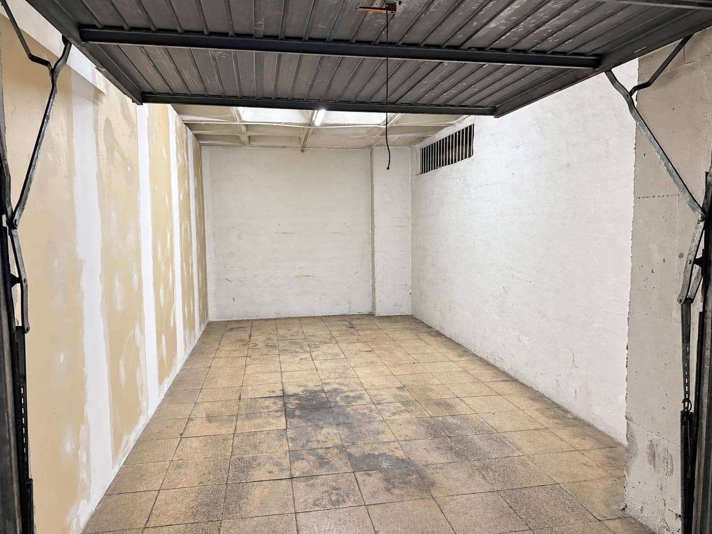 Garage for sale in Alicante / Alacant city - € 59,800 (Ref: 10180688)