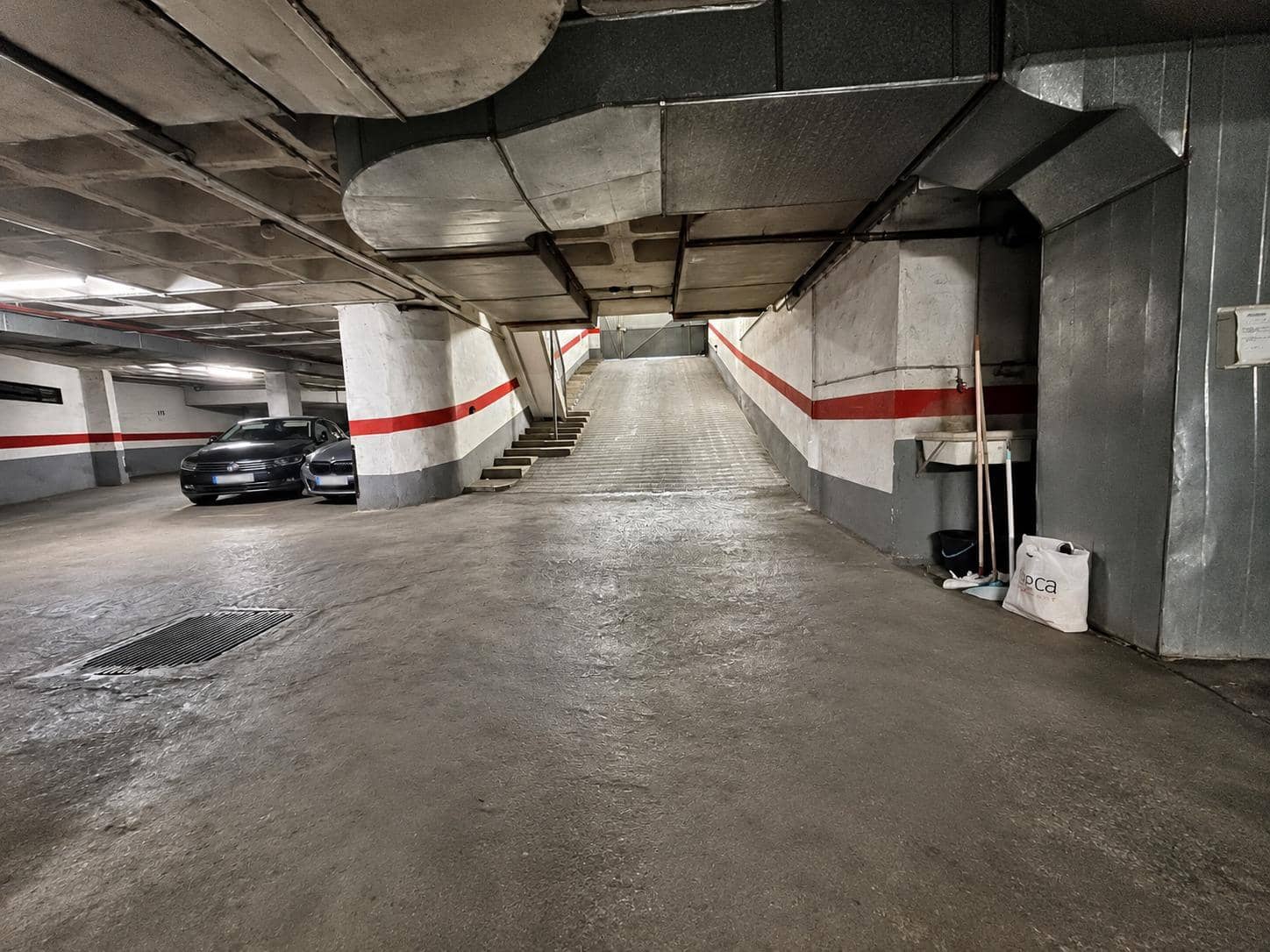 Garage for sale in Alicante / Alacant city - € 59,800 (Ref: 10180688)