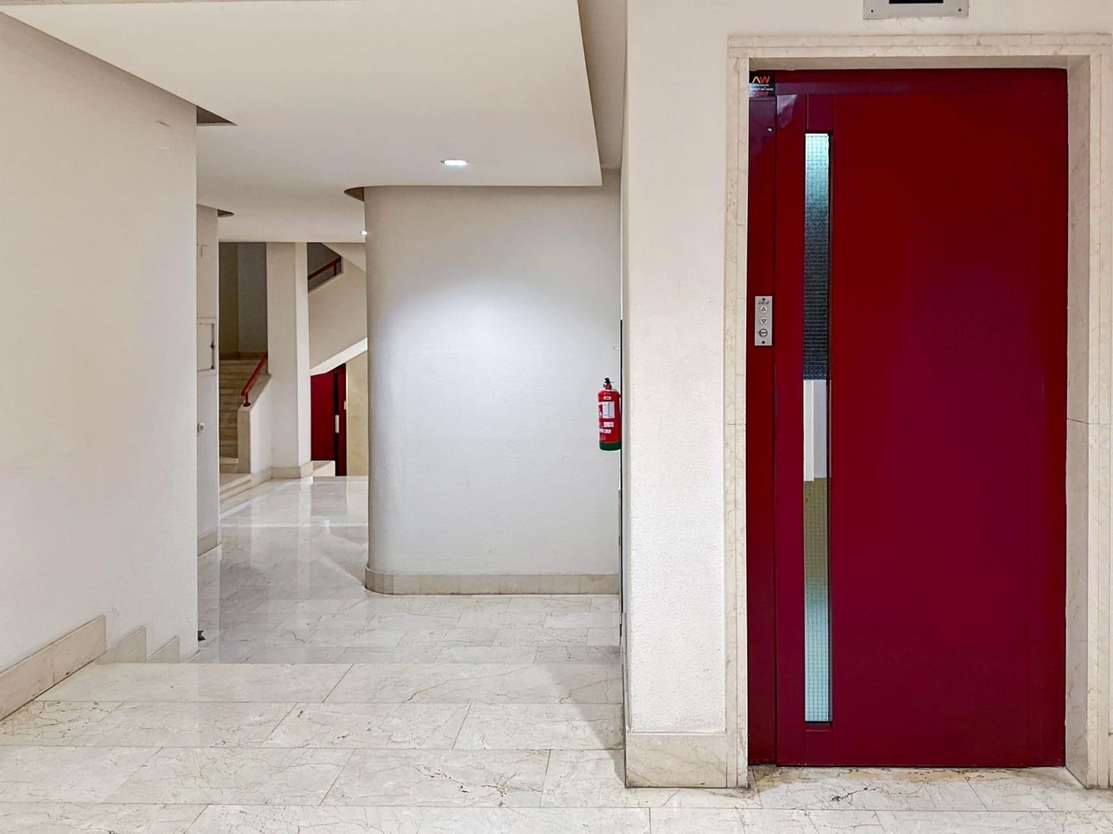 Kommersiell til salgs i Alicante by - € 190 000 (Ref: 9276596)