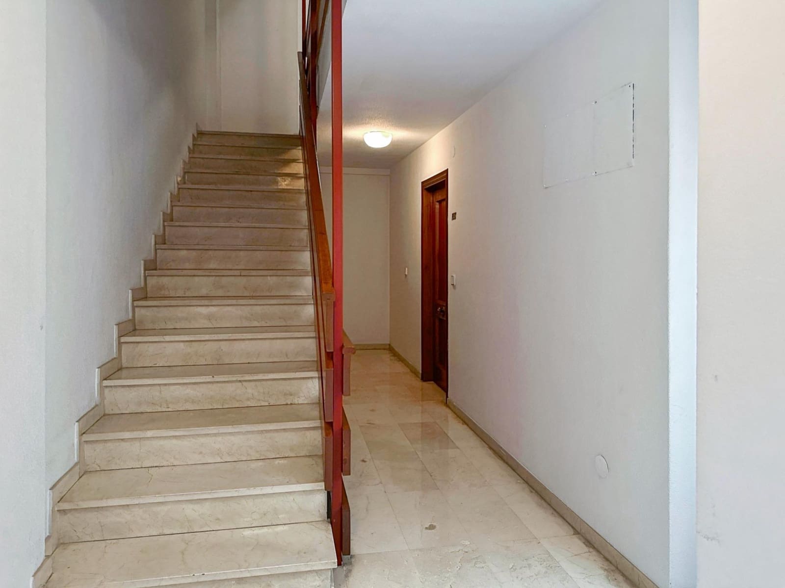 Commercieel te koop in Alicante stad - € 220.000 (Ref: 9276597)