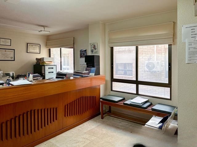 Komercyjne na sprzedaż w Miasto Alicante / Alacant - 220 000 € (Ref: 9276597)