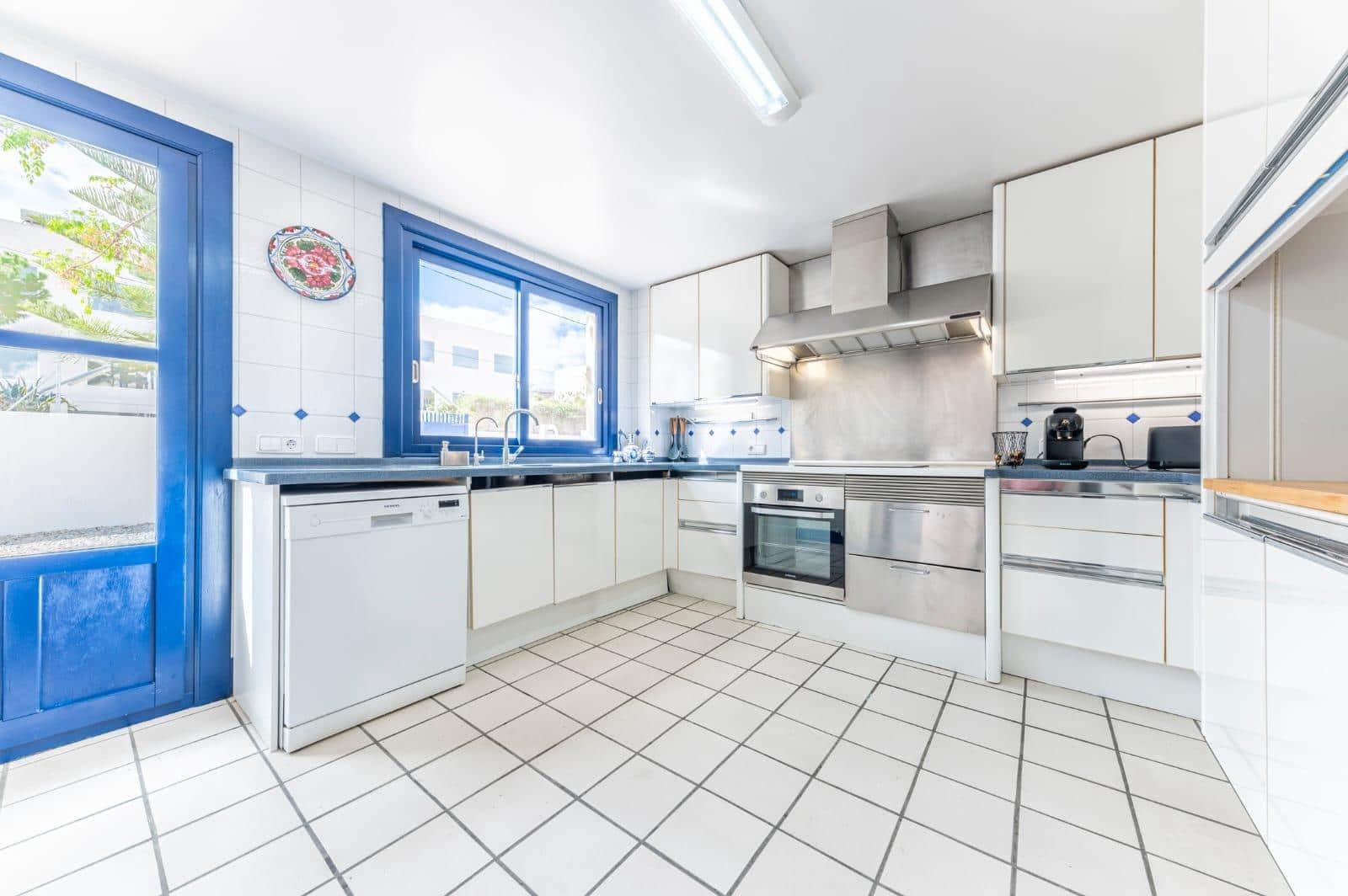 8 soveværelse Villa til salg i Alicante by med swimmingpool garage - € 1.400.000 (Ref: 9276599)