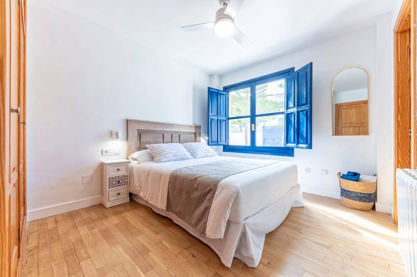 8 soveværelse Villa til salg i Alicante by med swimmingpool garage - € 1.400.000 (Ref: 9276599)