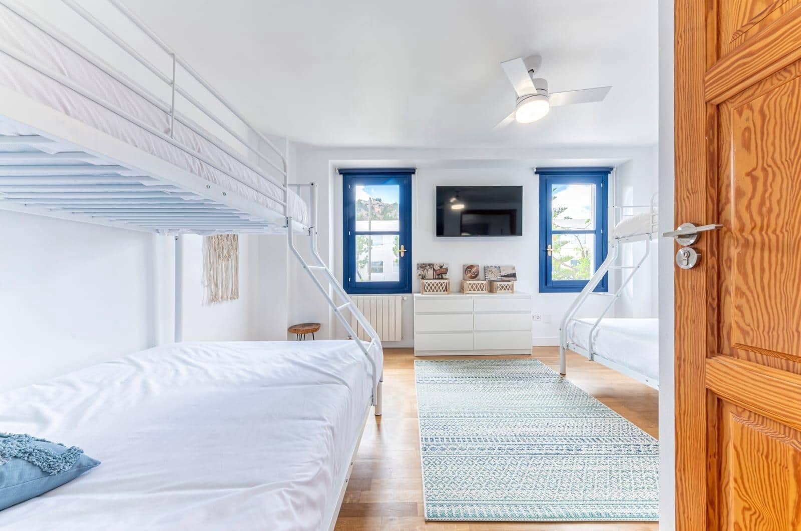 8 soveværelse Villa til salg i Alicante by med swimmingpool garage - € 1.400.000 (Ref: 9276599)