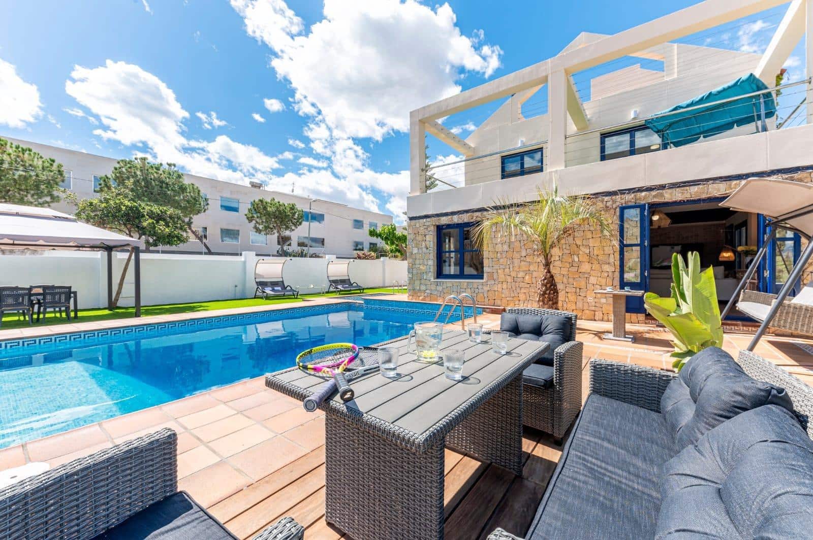 8 soveværelse Villa til salg i Alicante by med swimmingpool garage - € 1.400.000 (Ref: 9276599)