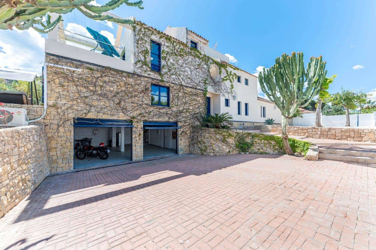 8 soveværelse Villa til salg i Alicante by med swimmingpool garage - € 1.400.000 (Ref: 9276599)