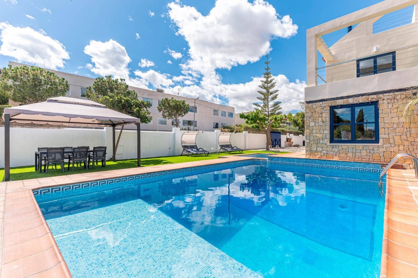 8 soveværelse Villa til salg i Alicante by med swimmingpool garage - € 1.400.000 (Ref: 9276599)