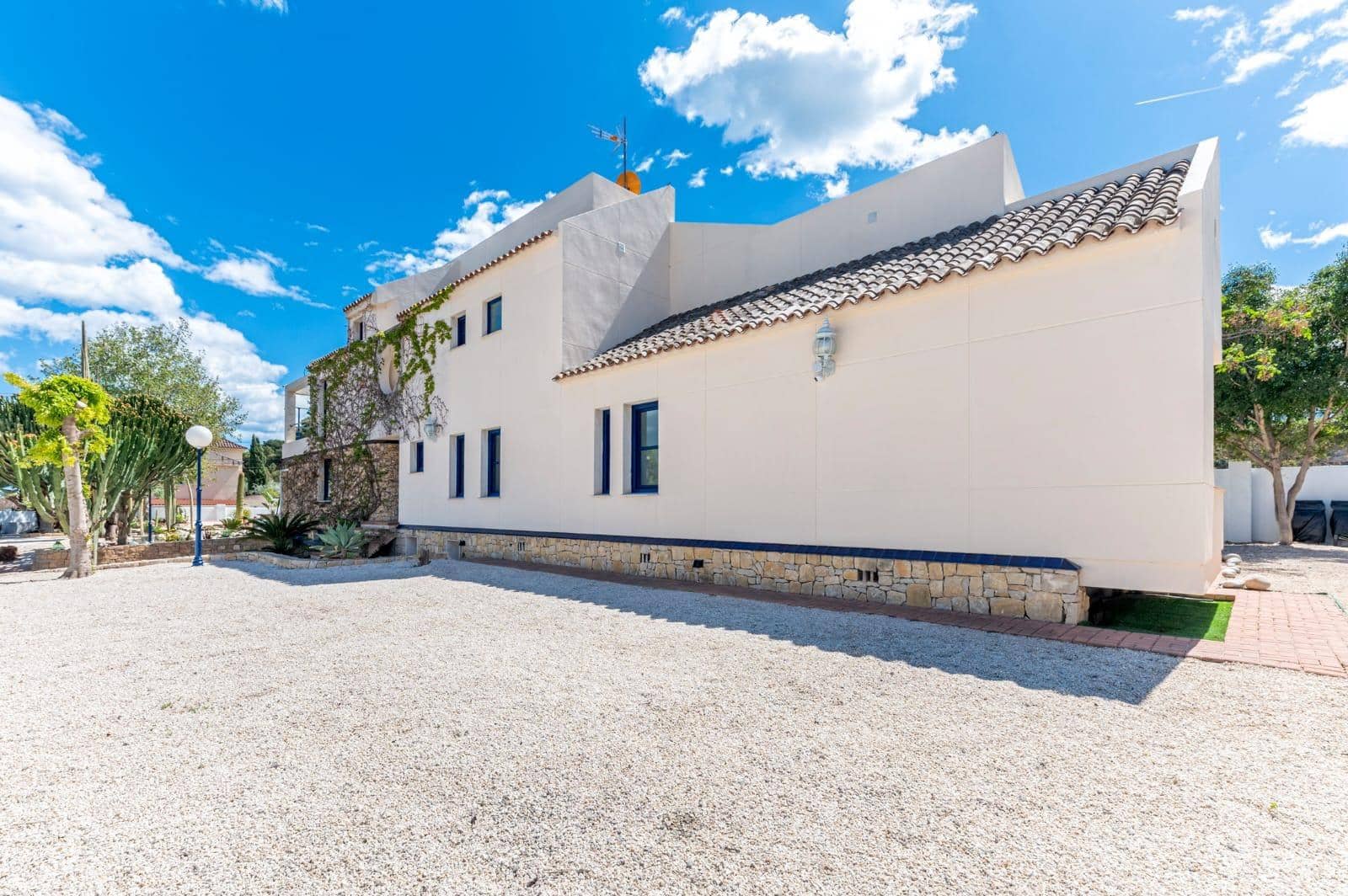 8 soveværelse Villa til salg i Alicante by med swimmingpool garage - € 1.400.000 (Ref: 9276599)