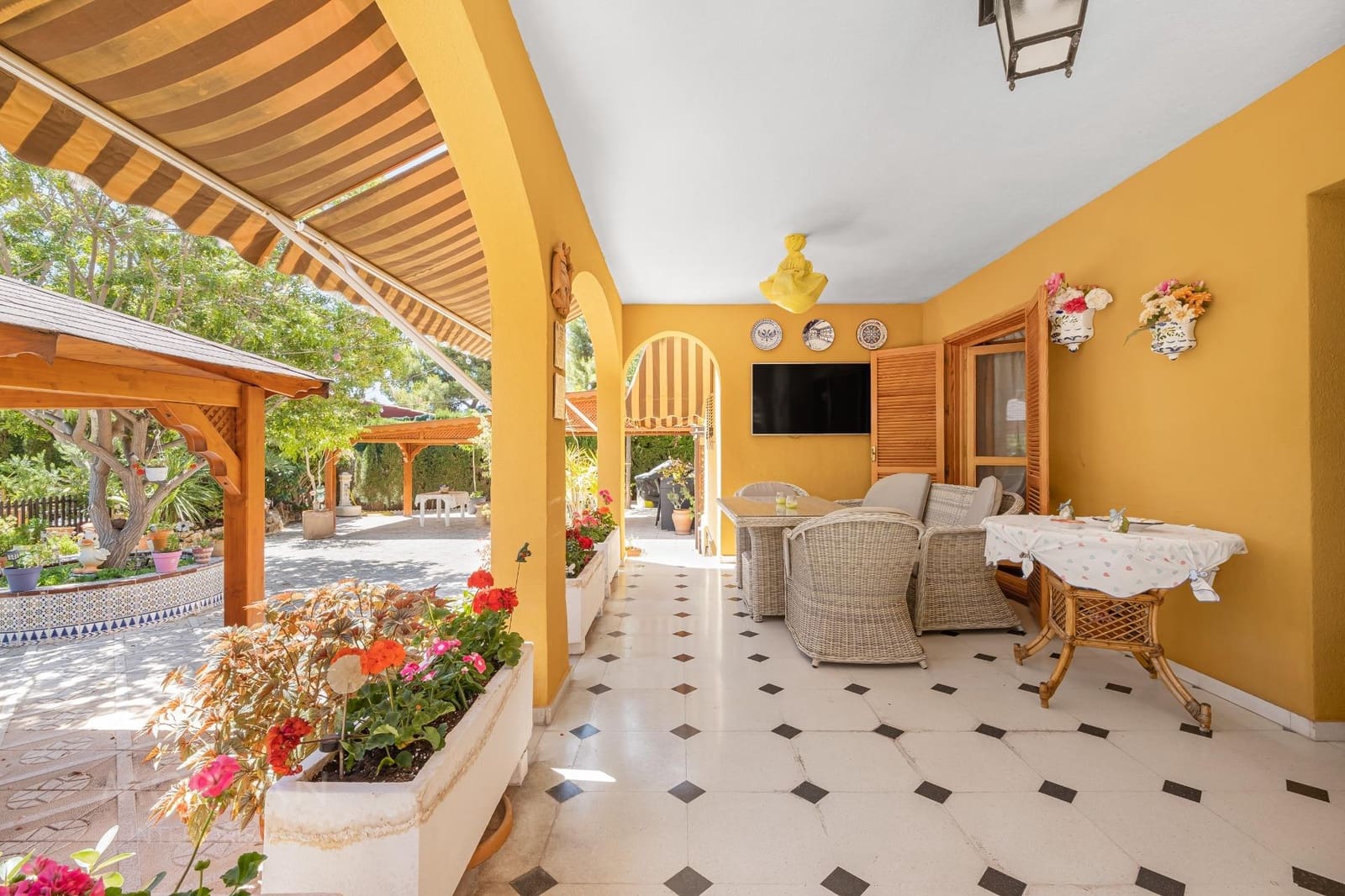 4 sypialnia Willa na sprzedaż w Muchamiel / Mutxamel z basenem - 890 000 € (Ref: 9276600)