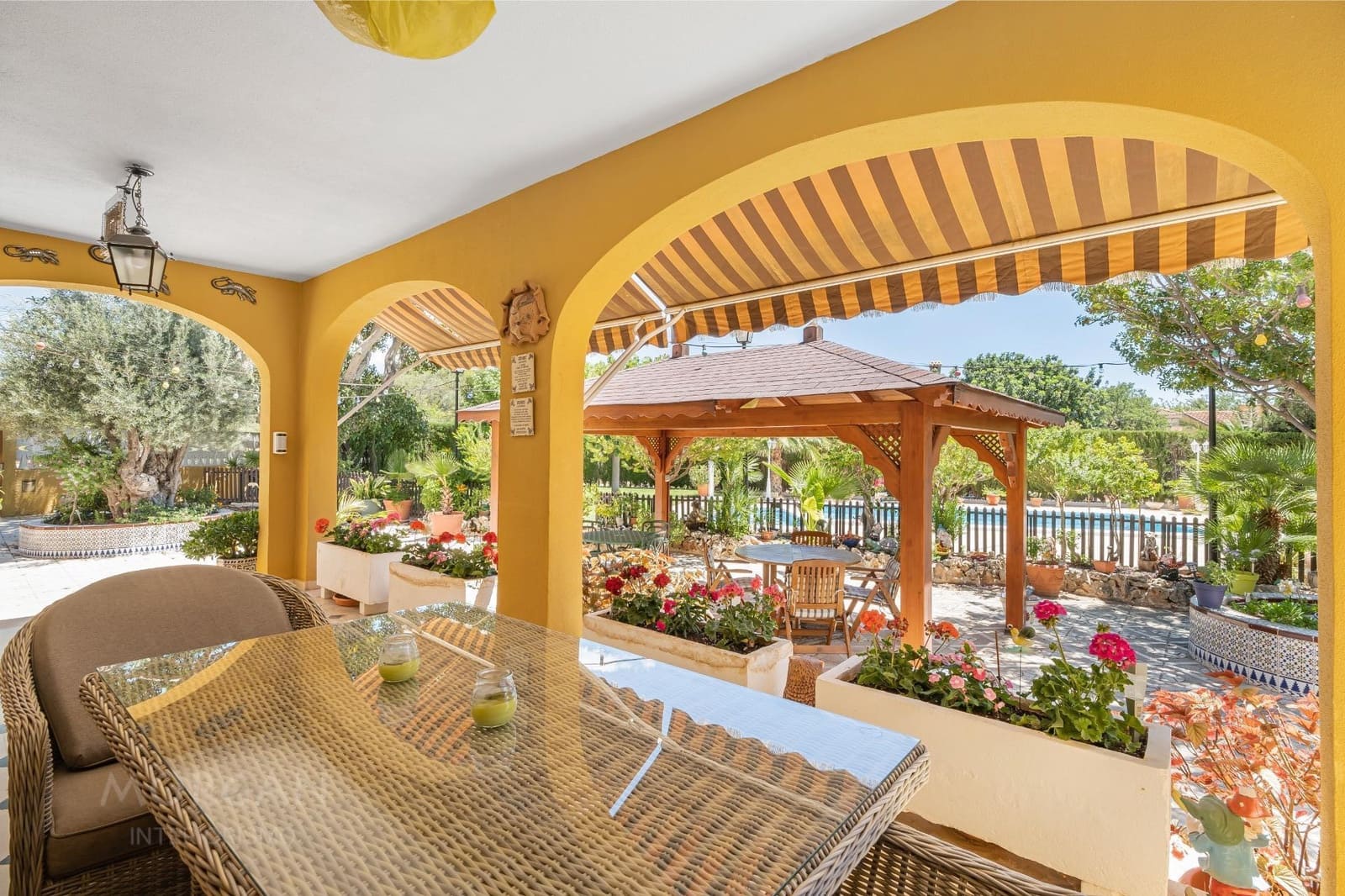 4 sypialnia Willa na sprzedaż w Muchamiel / Mutxamel z basenem - 890 000 € (Ref: 9276600)