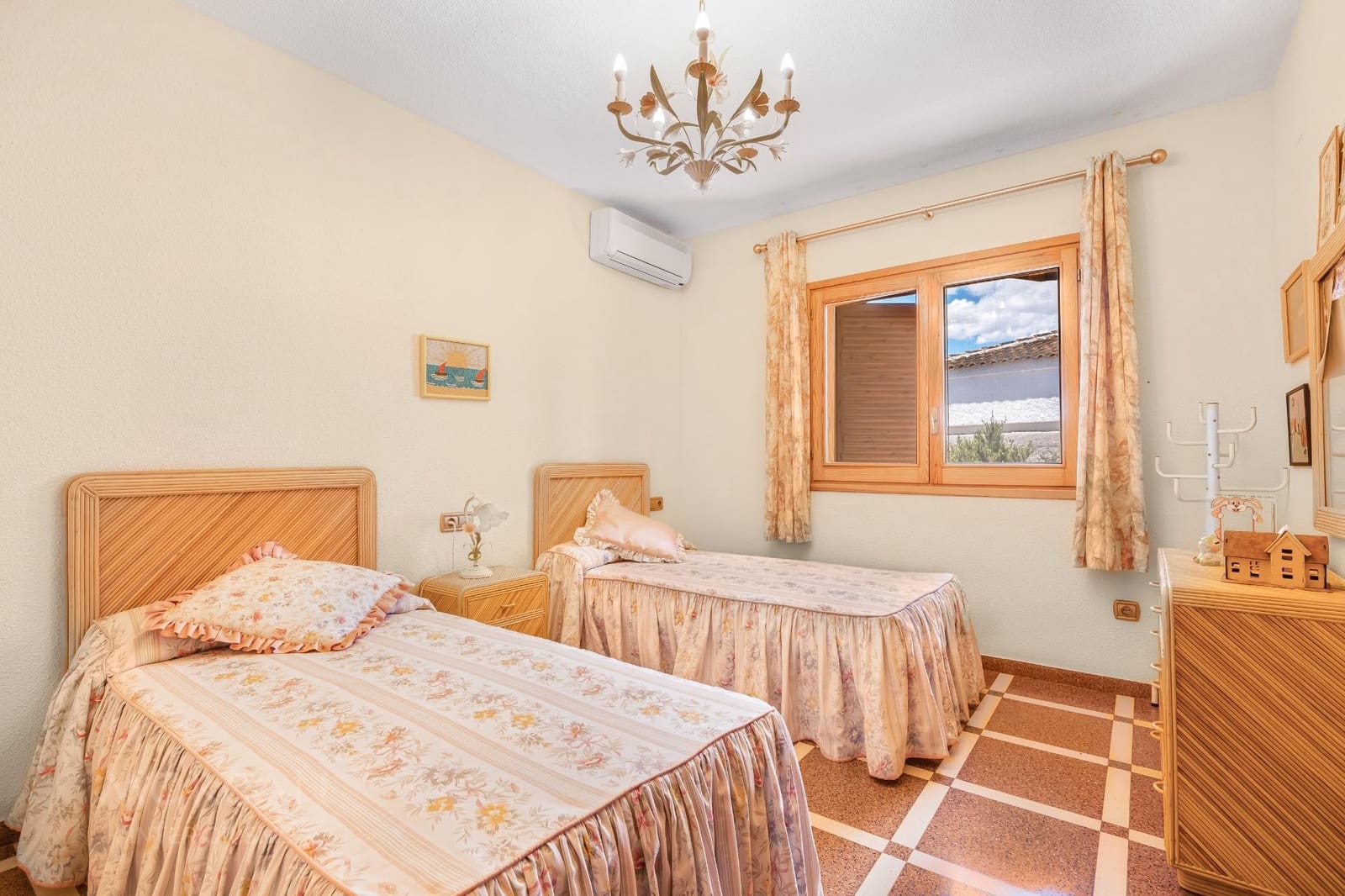 4 sypialnia Willa na sprzedaż w Muchamiel / Mutxamel z basenem - 890 000 € (Ref: 9276600)