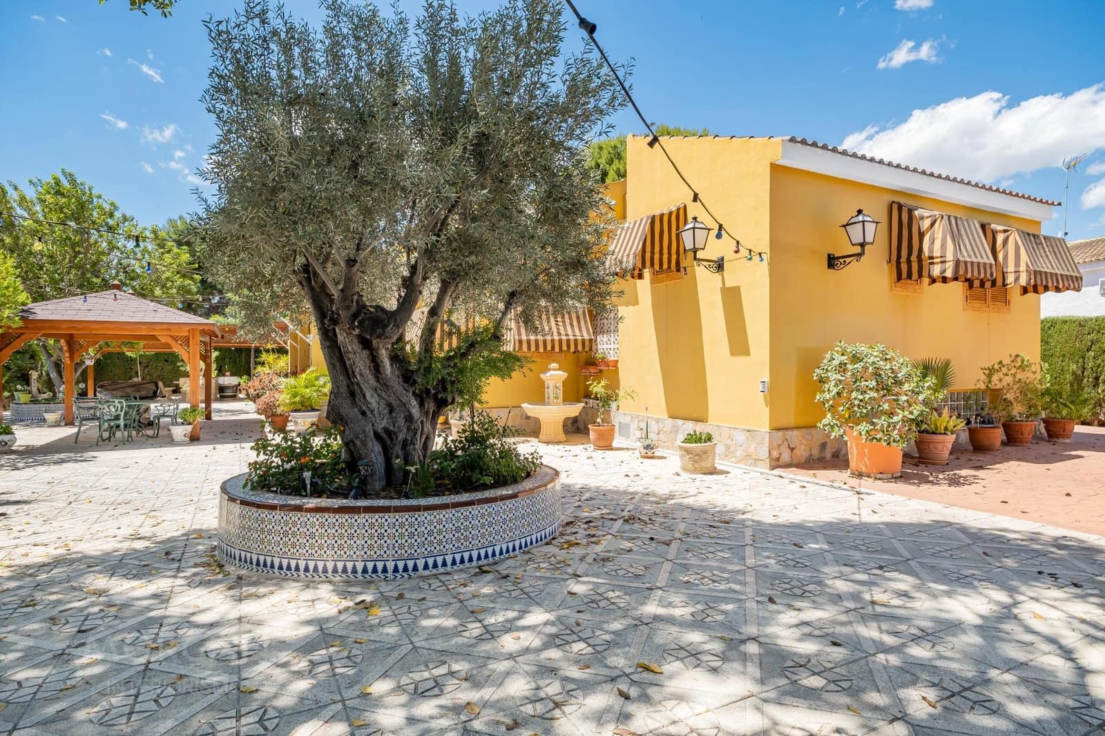 4 sypialnia Willa na sprzedaż w Muchamiel / Mutxamel z basenem - 890 000 € (Ref: 9276600)