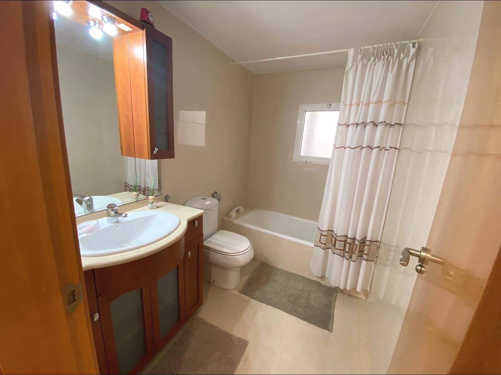 Piso de 3 habitaciones en Alicante / Alacant ciudad en alquiler - 1.550 € (Ref: 9276603)