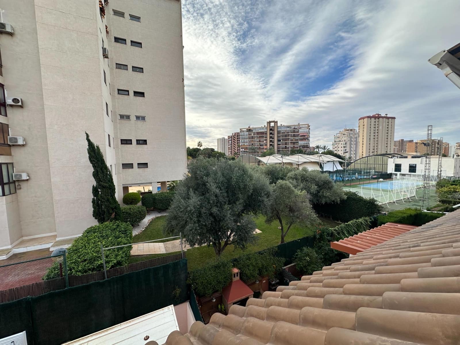 4 soveværelse Rækkehus til salg i Playa de San Juan med swimmingpool garage - € 499.000 (Ref: 9276607)